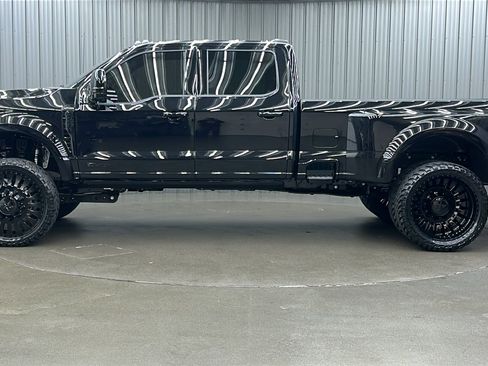 Used 2025 Ford F450 Platinum w/ FX4 Off-Road Package image 2