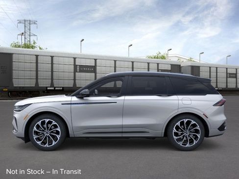 New 2026 Lincoln Nautilus Reserve image 3