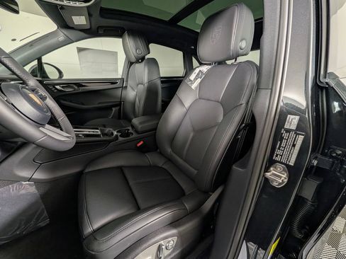 New 2026 Porsche Macan image 5