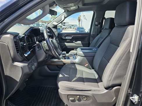 Used 2022 Chevrolet Silverado 1500 LT Trail Boss image 3