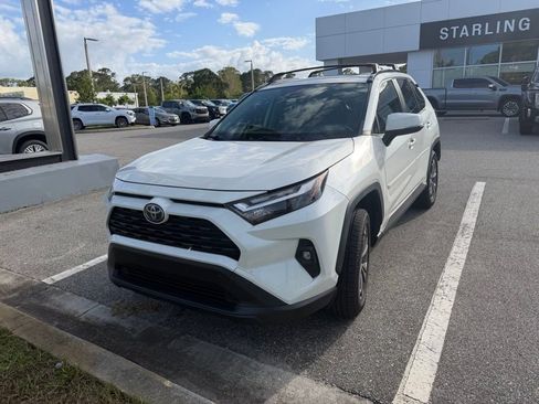 Used 2022 Toyota RAV4 XLE Premium image 2