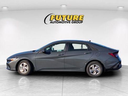 Used 2025 Hyundai Elantra SE FWD image 9