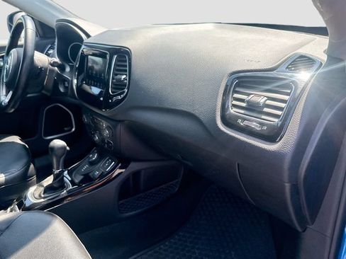 Used 2021 Jeep Compass Latitude w/ Sun and Sound Group AWD/4WD image 32