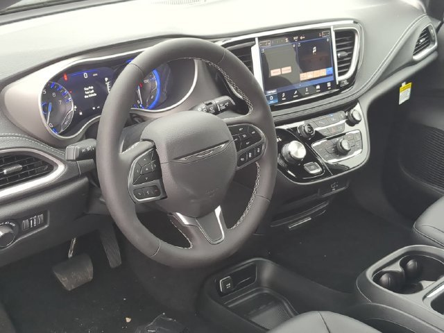 New 2027 Chrysler Pacifica Select FWD image 2