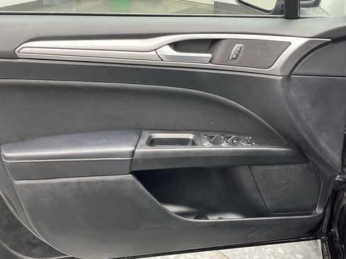 Used 2019 Ford Fusion SE image 7