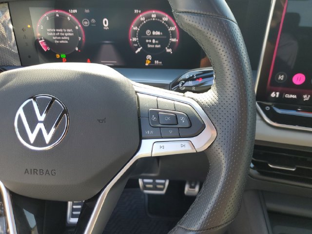 Used 2025 Volkswagen Tiguan SE R-Line FWD image 33