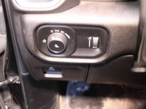 Used 2021 RAM 1500 Tradesman w/ SXT Appearance Group image 9