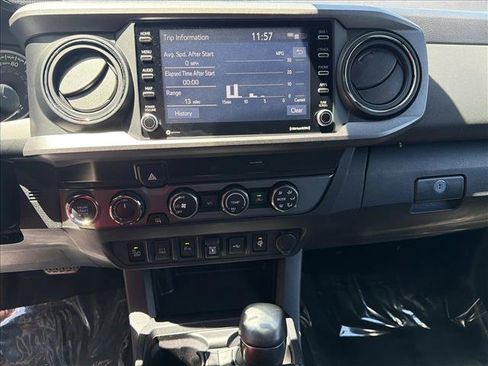 Used 2020 Toyota Tacoma TRD Off-Road w/ Technology Package AWD/4WD image 19