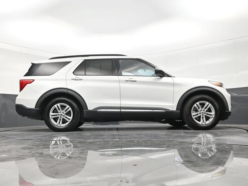 Used 2020 Ford Explorer XLT w/ Equipment Group 202A RWD image 25