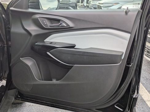 Used 2025 Chevrolet Trax LT w/ LT Convenience Package image 26