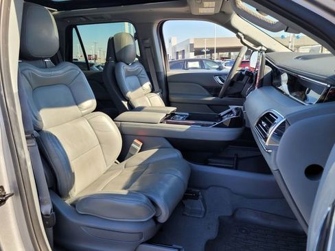 Used 2020 Lincoln Navigator Reserve w/ Luxury Package image 18