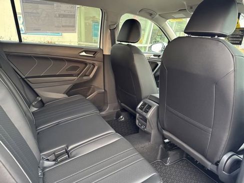 New 2024 Volkswagen Tiguan SE image 38