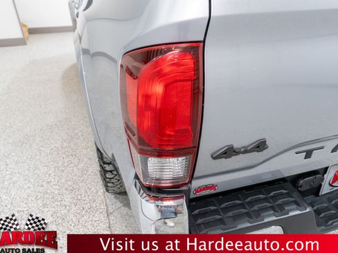 Used 2021 Toyota Tacoma SR5 AWD/4WD image 9