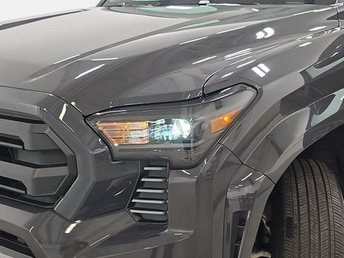 Certified 2025 Toyota Tacoma SR5 AWD/4WD image 27