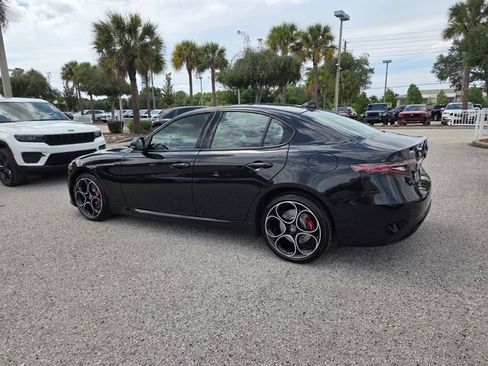 Used 2025 Alfa Romeo Giulia AWD w/ Veloce Package AWD image 11