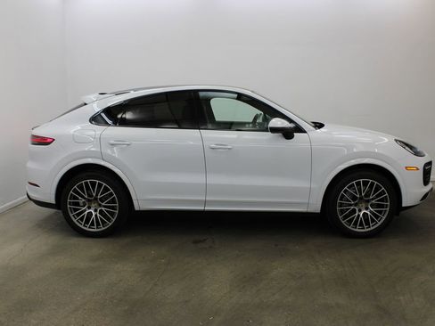 Certified 2023 Porsche Cayenne Platinum Edition image 8