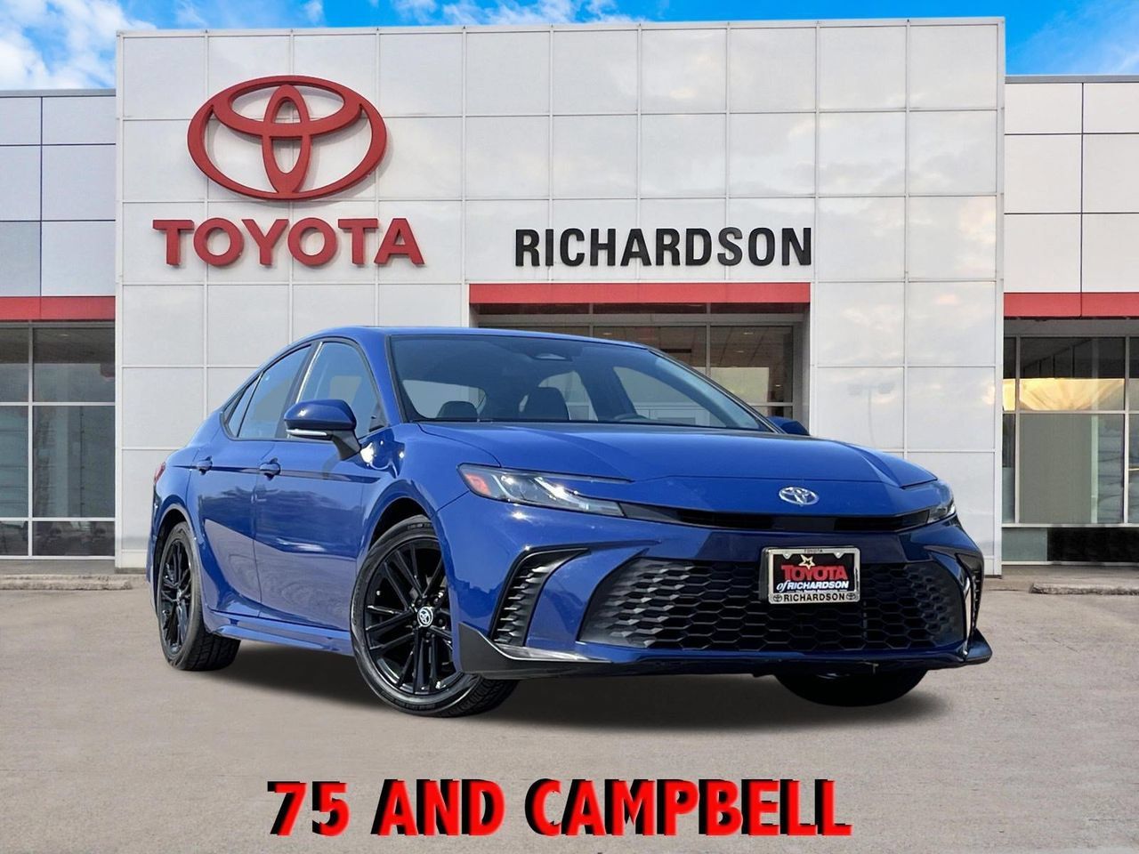 Used 2025 Toyota Camry SE FWD image 1