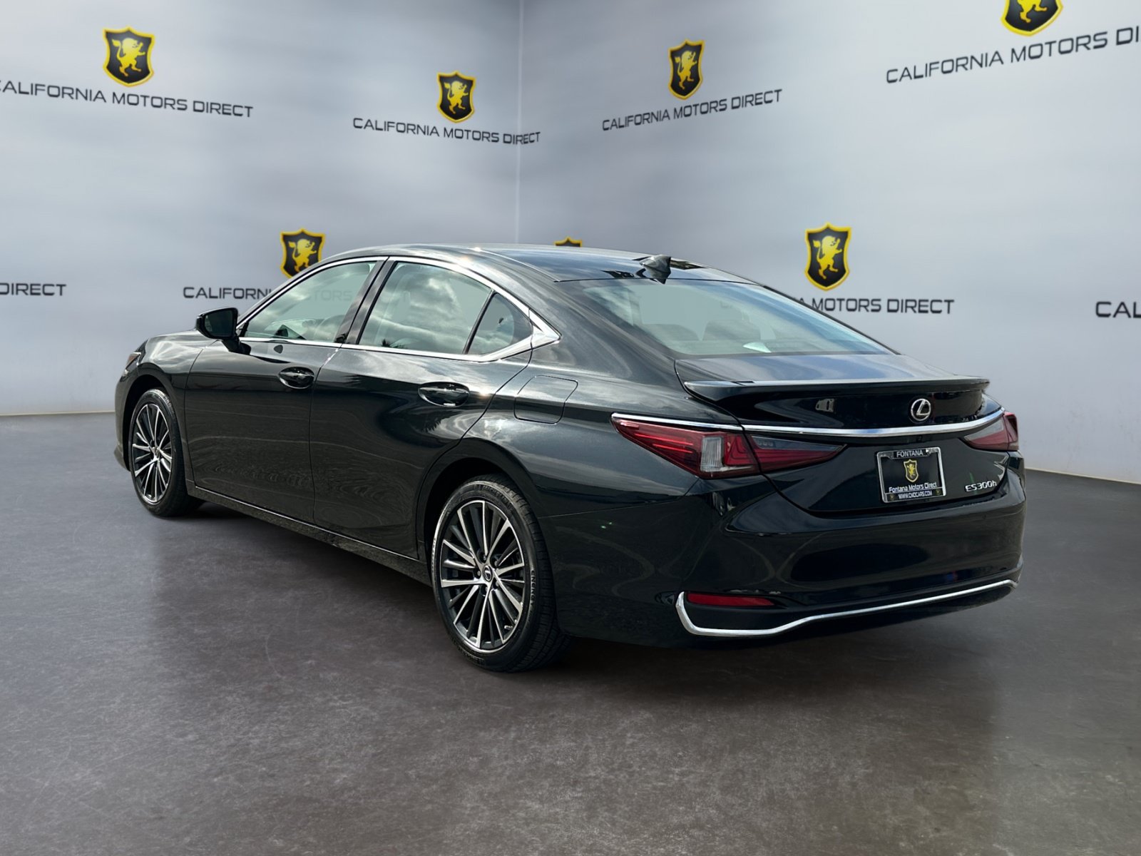 Used 2024 Lexus ES 300h w/ Premium Package FWD image 3