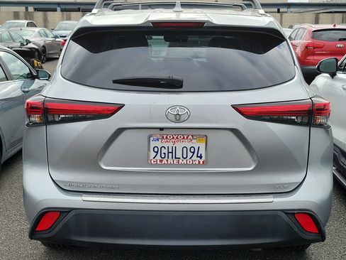 Used 2023 Toyota Highlander XLE FWD image 5