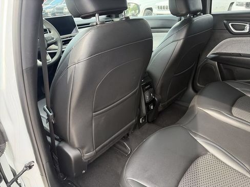 Used 2024 Jeep Compass Latitude AWD/4WD image 28