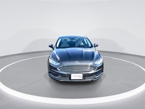 Used 2018 Ford Fusion S image 3