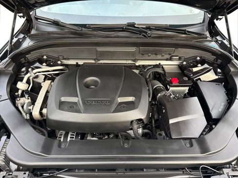 Used 2018 Volvo XC60 T5 Momentum w/ Vision Package image 11