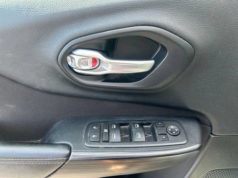 Used 2015 Jeep Cherokee Sport w/ Sport Appearance Group AWD/4WD image 13