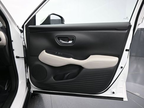 Certified 2026 Honda HR-V LX image 38