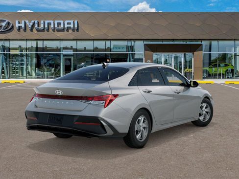 New 2025 Hyundai Elantra SE image 4