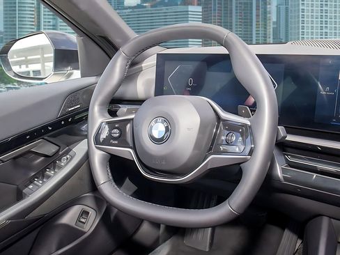 Used 2024 BMW 530i RWD image 21