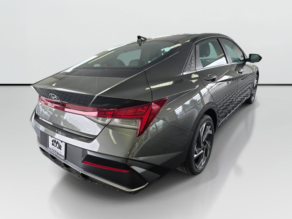 New 2026 Hyundai Elantra Limited FWD image 4