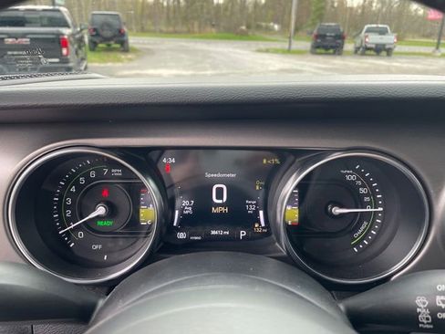 Used 2023 Jeep Wrangler Unlimited w/ Cold Weather Group AWD/4WD image 17