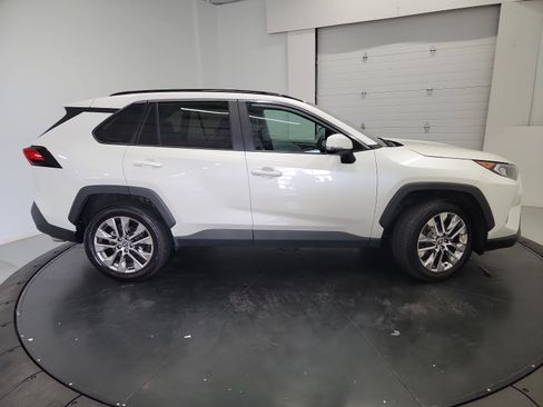 Used 2021 Toyota RAV4 XLE Premium FWD image 11