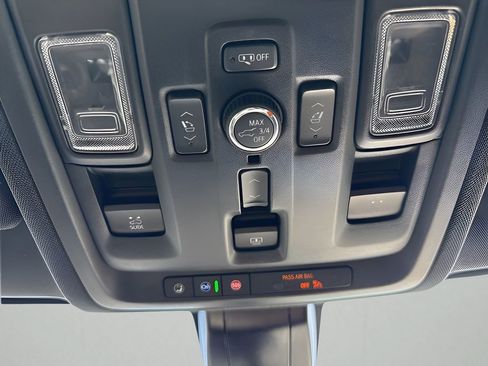 Used 2021 Chevrolet Suburban High Country image 40