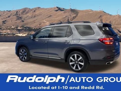 Used 2024 Honda Pilot Touring image 3