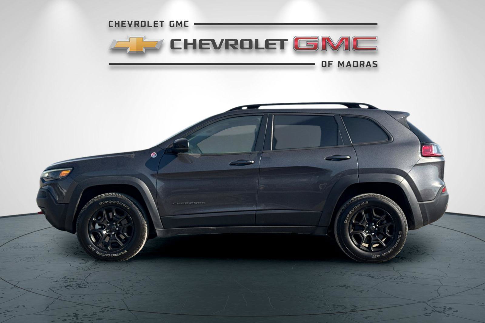 Used 2022 Jeep Cherokee Trailhawk w/ Comfort/Convenience Group AWD/4WD image 6