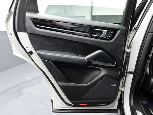 Certified 2023 Porsche Cayenne Platinum Edition AWD/4WD image 12