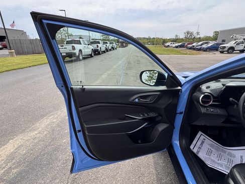 Used 2024 Chevrolet Trax RS w/ Sunroof Package FWD image 27