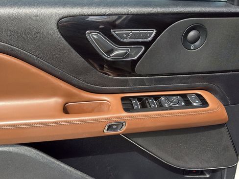 Used 2021 Lincoln Aviator Grand Touring w/ Elements Package Plus AWD/4WD image 10