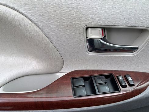 Used 2013 Toyota Sienna XLE AWD/4WD image 10