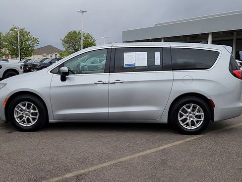 Used 2022 Chrysler Voyager LX FWD image 24