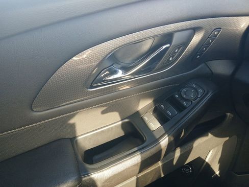 Used 2023 Chevrolet Traverse Premier image 21