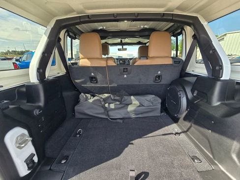 Used 2023 Jeep Wrangler Unlimited Rubicon w/ Safety Group AWD/4WD image 14