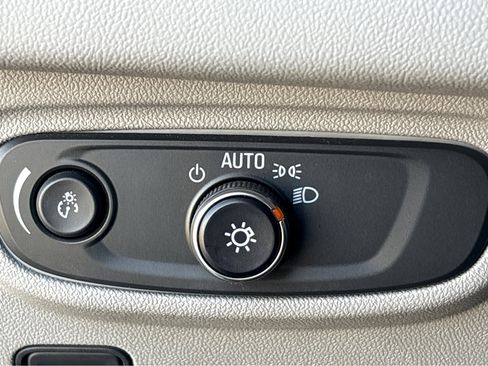 Used 2022 GMC Terrain SLE w/ Driver Convenience Package image 11