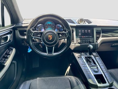 Used 2018 Porsche Macan AWD/4WD image 23