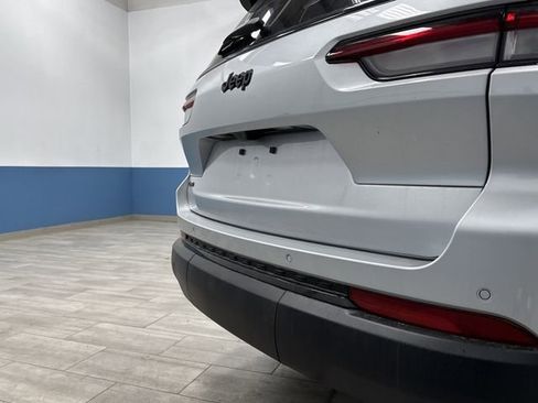 New 2025 Jeep Grand Cherokee L Altitude image 33