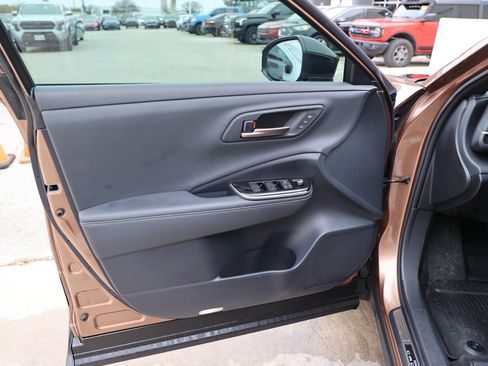 Used 2025 Toyota Crown Platinum image 33