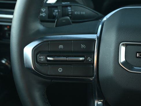 Used 2025 GMC Yukon Denali image 32