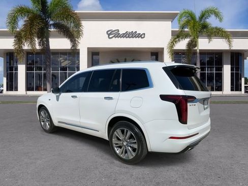 Used 2022 Cadillac XT6 Premium Luxury image 10