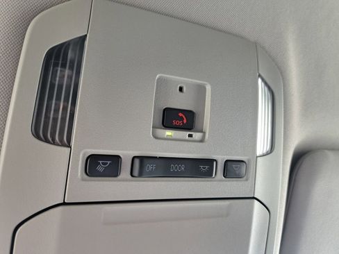 Used 2024 Toyota Highlander LE FWD image 17